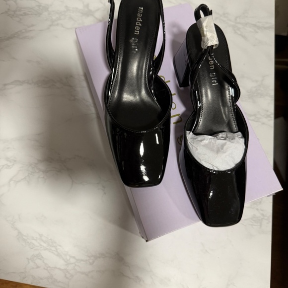 Madden Girl Novvaa Black Patent Leather Slingbacks with Block Heel 6.5 - Picture 2 of 4